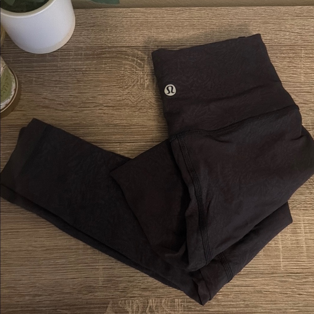 Lululemon 25 in Wunder train black print leggings